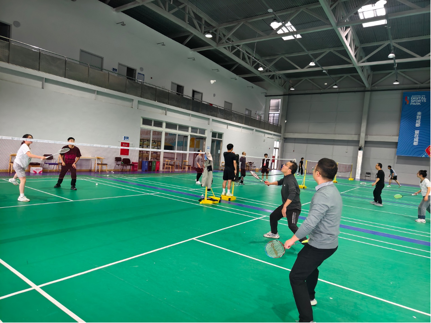 2025羽毛球团建-员工比赛激烈瞬间