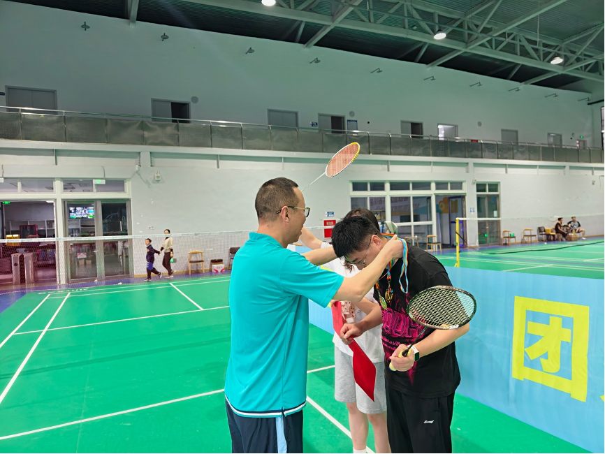 2025羽毛球团建-颁奖瞬间